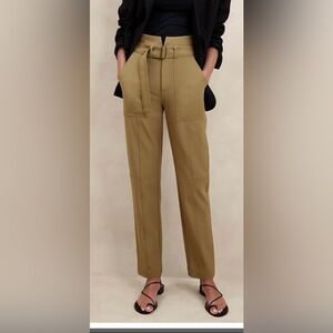 Banana Republic Cargo Pants in Tan
